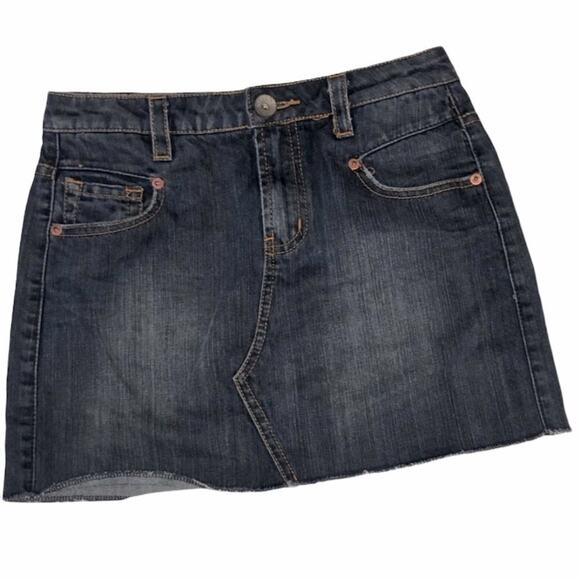 7 For All Mankind Denim Mini Skirt - Raw Hemline - Size 10 - Dark Wash - Picture 1 of 4